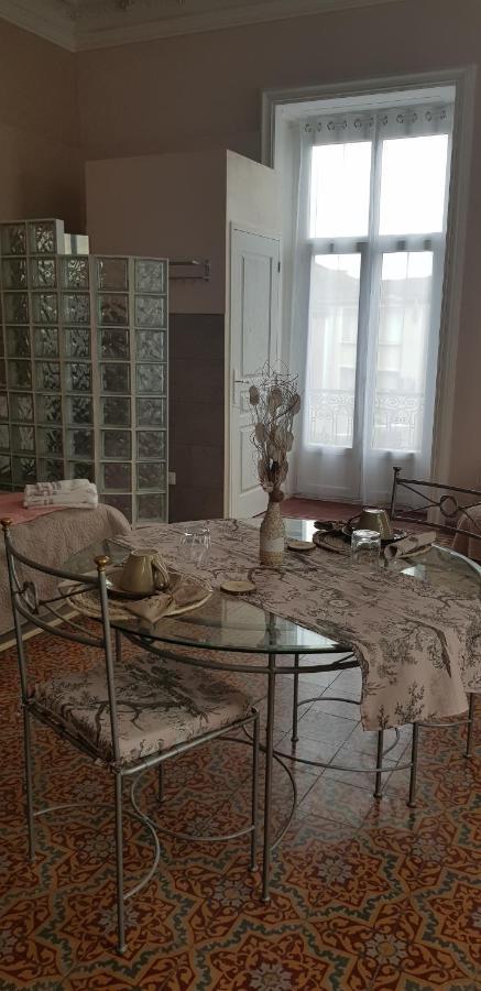 Florensac Chez Dedou Et Madou B&B 외부 사진
