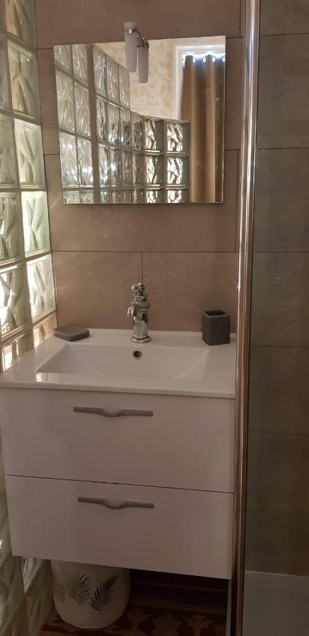 Florensac Chez Dedou Et Madou B&B 외부 사진