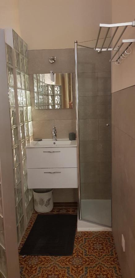 Florensac Chez Dedou Et Madou B&B 외부 사진